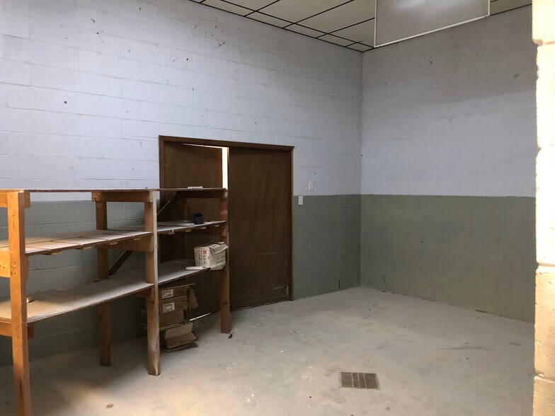 More Photos Of 2611 N Dumont Dr, Baton Rouge Warehouse For Lease