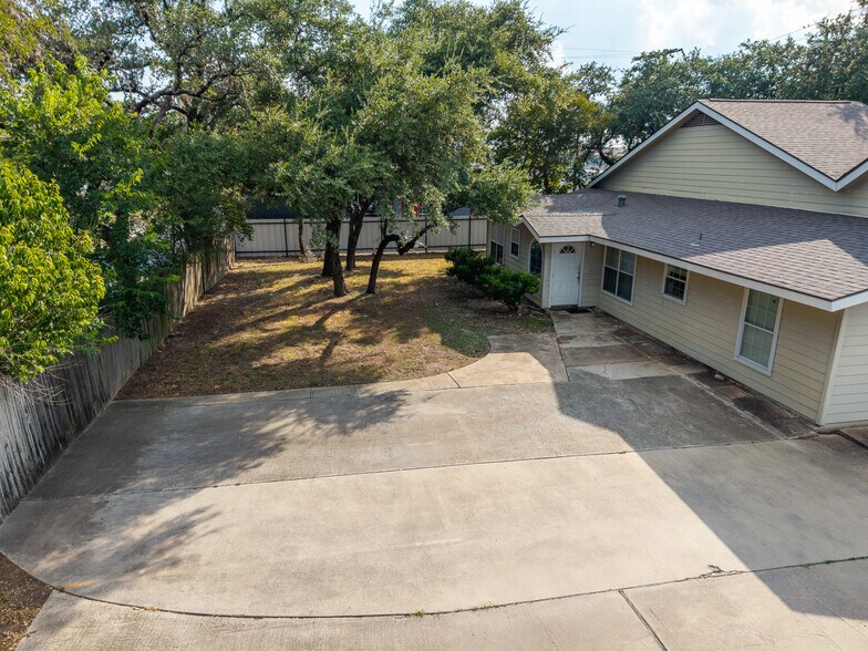 More Photos Of 1712 N Interstate 35, San Marcos Office For Sale