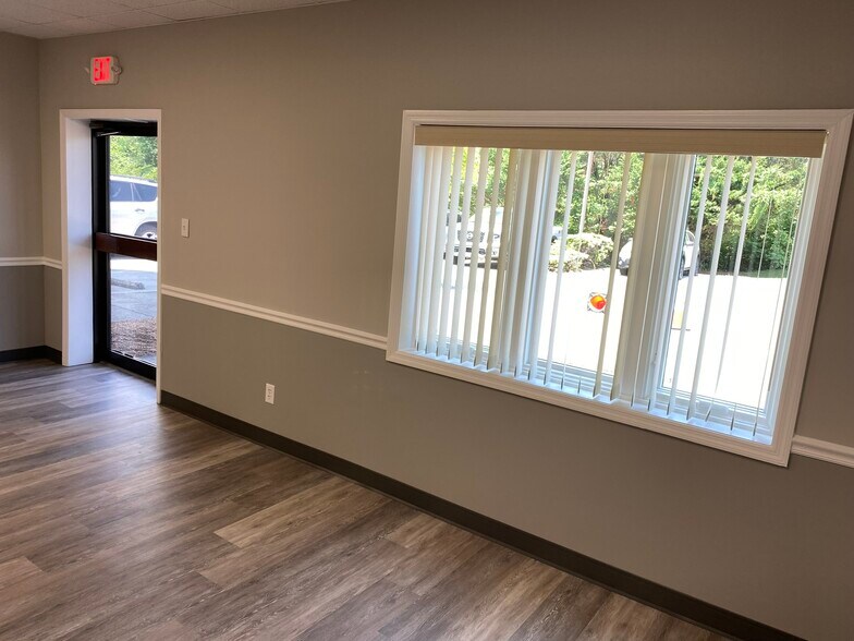 More Photos Of 10805 Kingston Pike, Knoxville Office For Lease