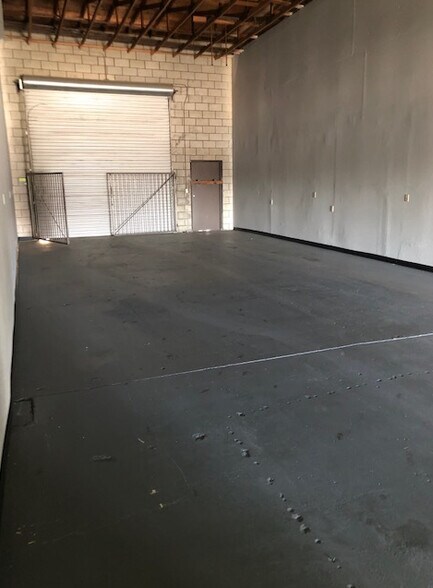 More Photos Of 1001-1025 W Foothill Blvd, Azusa Warehouse For Lease