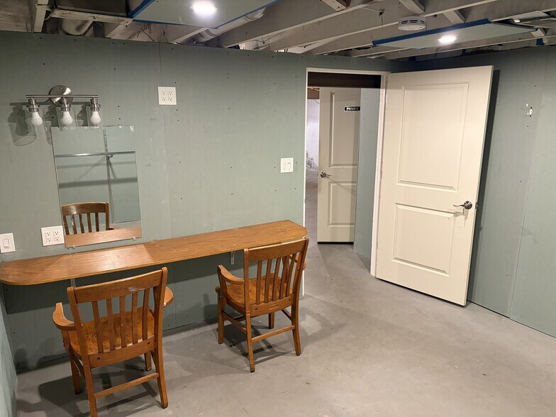 More Photos Of 27051 Southfield Rd, Lathrup Village Freestanding For Sale