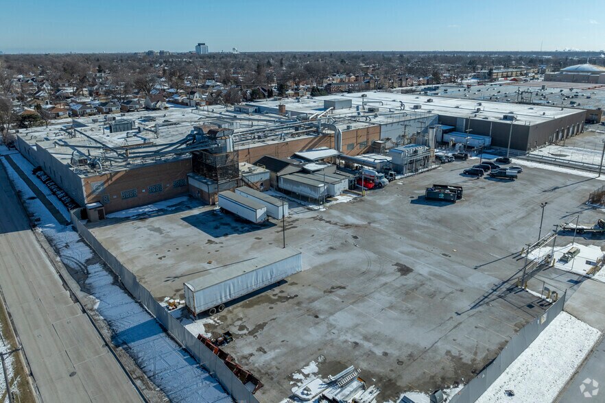 More Photos Of 1900 S 25th Ave, Broadview Manufacturing For Lease