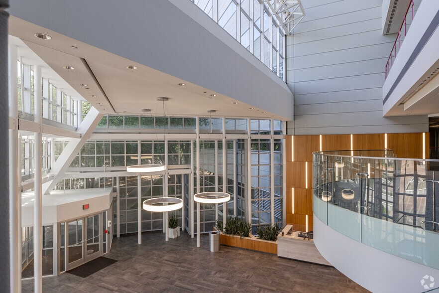 More Photos Of 11445 Compaq Center West Dr, Houston Office For Lease