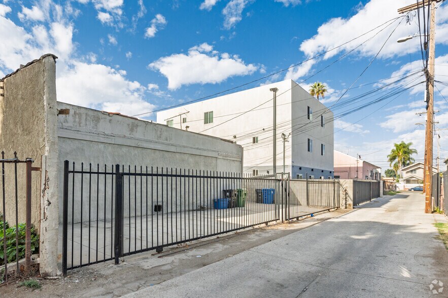 More Photos Of 727-729 W 74th St, Los Angeles Apartments For Sale