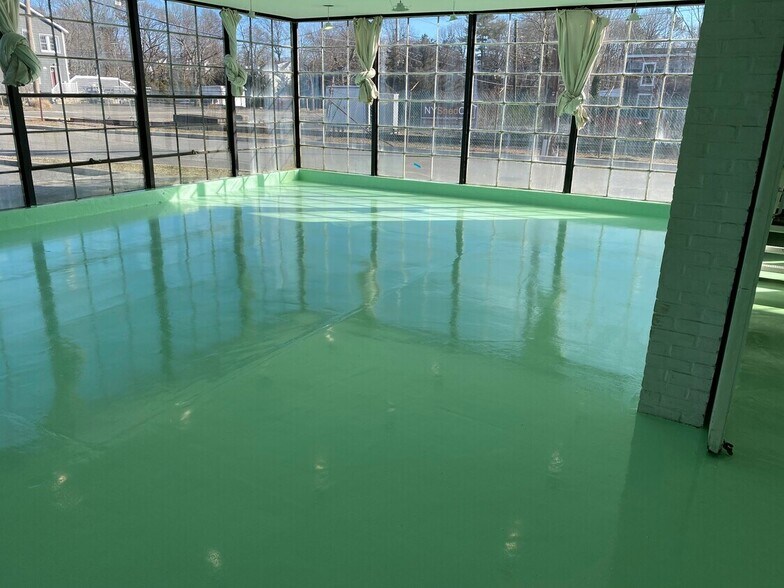 More Photos Of 885 Wickham Ave, Mattituck Warehouse For Lease