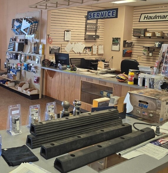 More Photos Of 1435 NM 333, Edgewood Warehouse For Sale