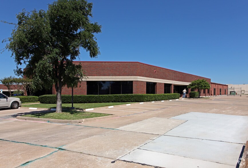 More Photos Of 1544 Valwood Pky, Carrollton Unknown For Lease