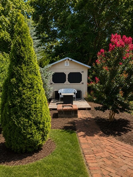 More Photos Of 223 Broad St, Milton General Retail For Sale