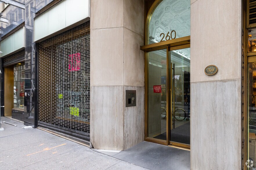 More Photos Of 260 W 39th St, New York Office For Lease