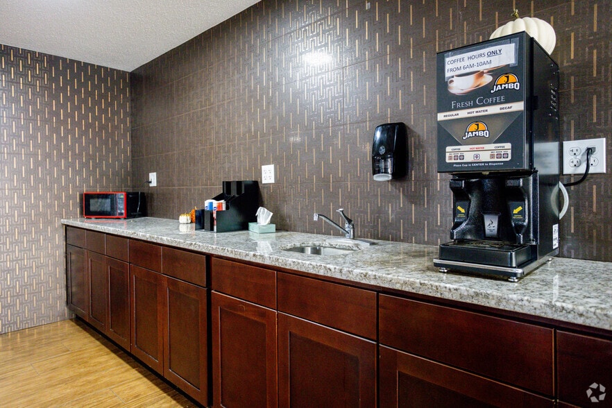 More Photos Of 9902 Gulf Freeway, Houston Hotel For Sale