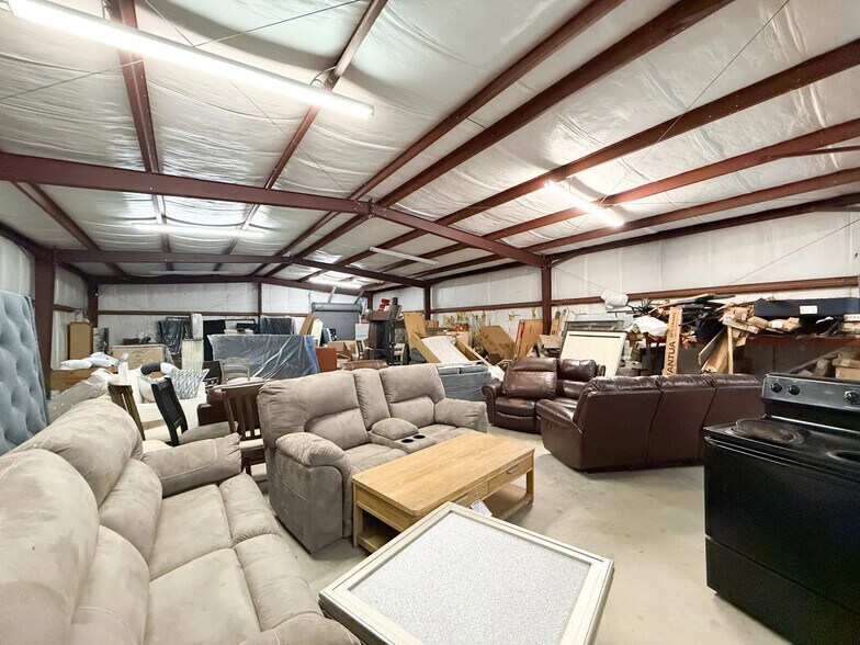 Primary Photo Of 760 Paul Maillard Rd, Luling Warehouse For Sale