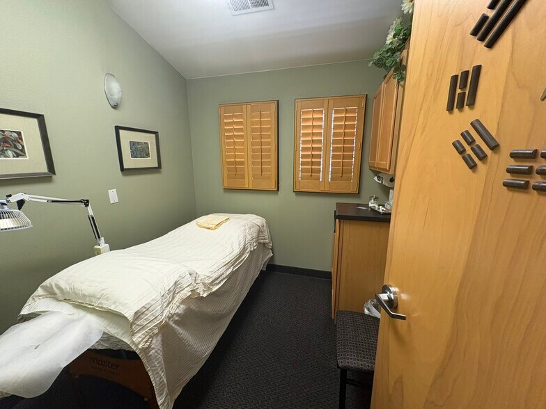 More Photos Of 5 Cook St, Denver Medical For Lease
