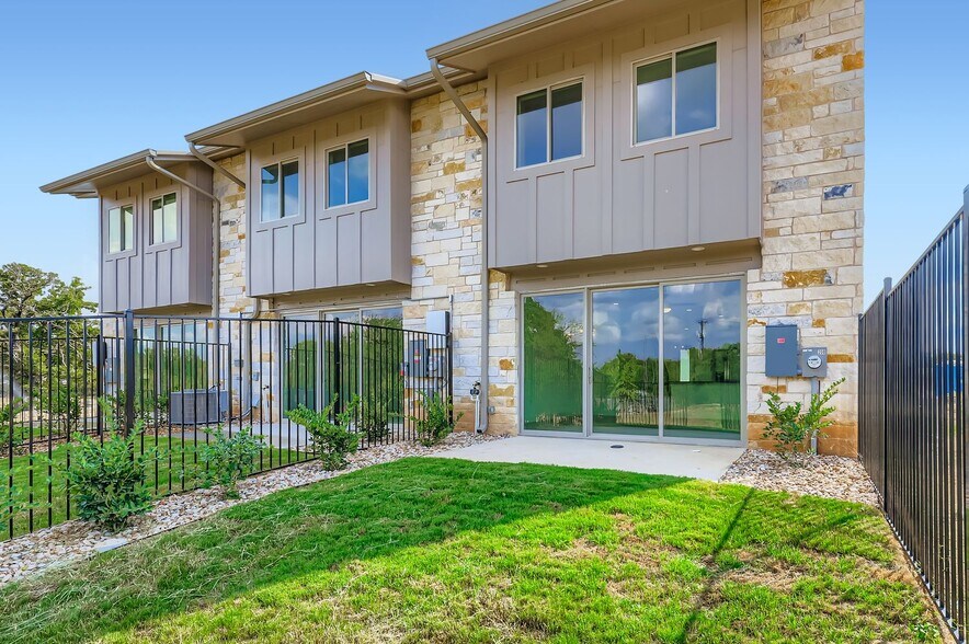 More Photos Of 300 Tesla Cir, Round Rock Multifamily For Sale