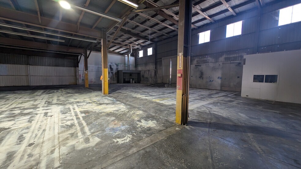 More Photos Of 900-912 E 1st St, Pomona Manufacturing For Lease