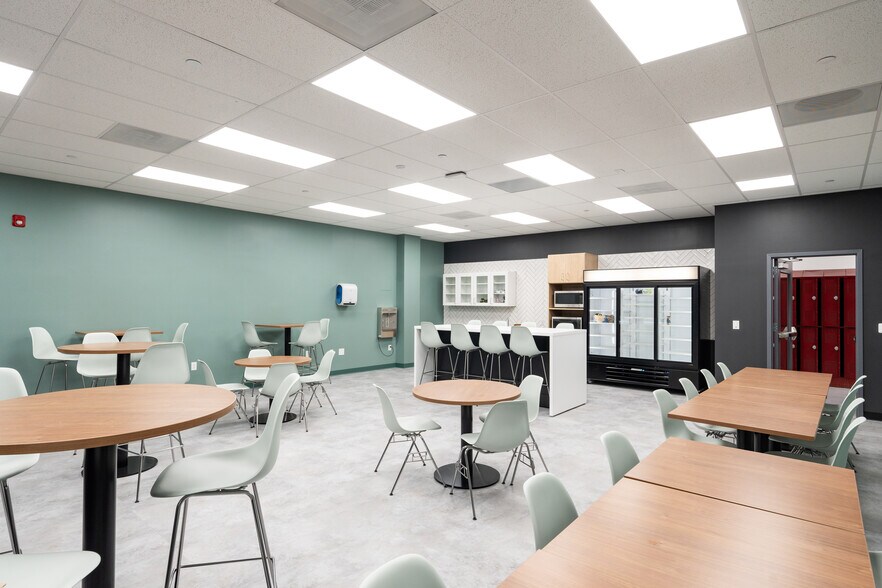 More Photos Of 200-206 Welsh Rd, Horsham Township Research And Development For Lease