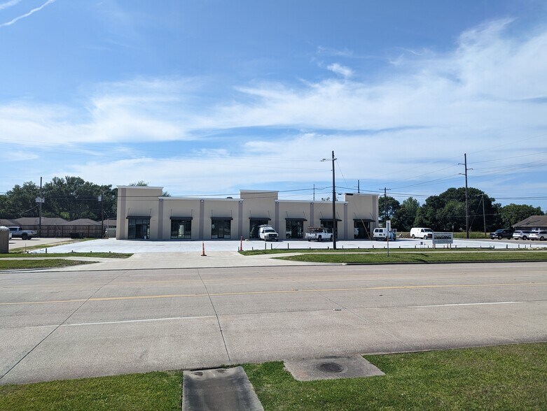 More Photos Of 2302 Nall St, Port Neches Storefront For Lease