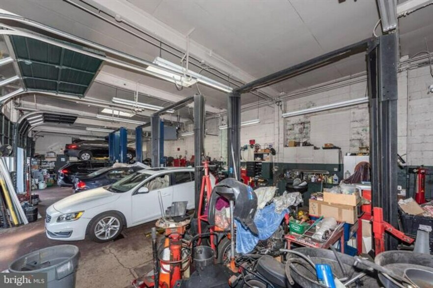 More Photos Of 3605 Wilkens Ave, Baltimore Auto Repair For Sale