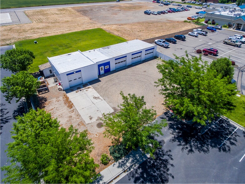 More Photos Of 1010 NW 16th St, Fruitland Auto Repair For Sale