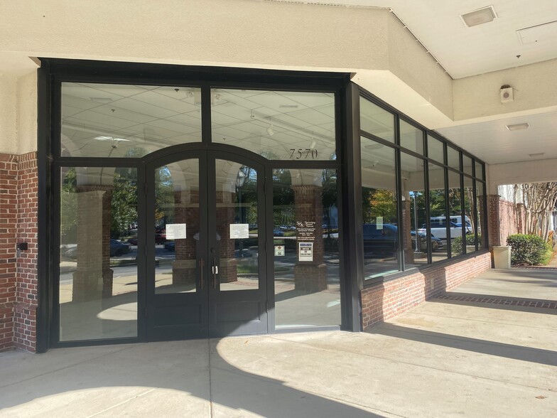 More Photos Of 7570-7604 W Farmington Blvd, Germantown General Retail For Lease