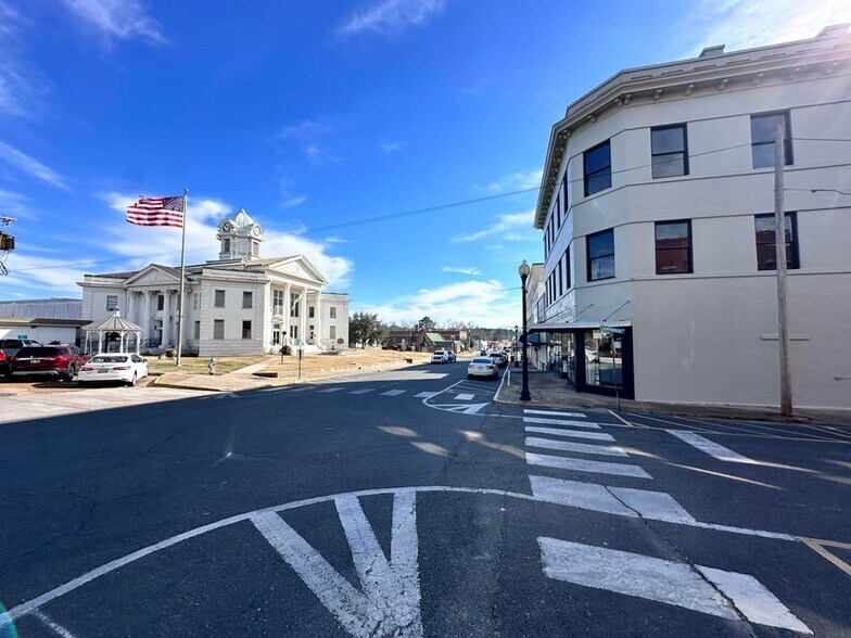 More Photos Of 200 S 3rd St, Leesville Hospitality For Sale