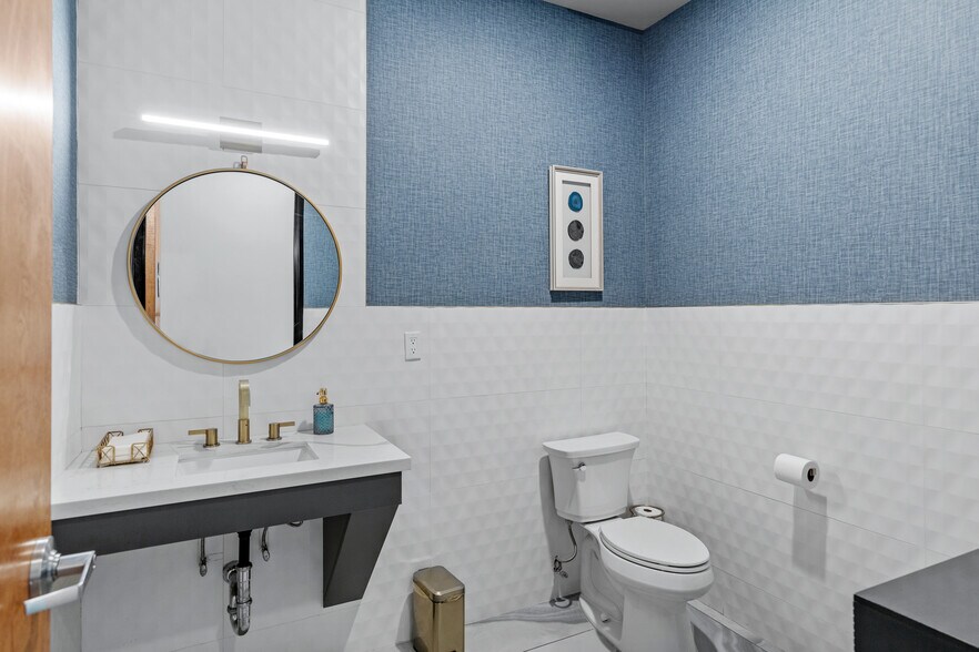 More Photos Of 8111 E Thomas Rd, Scottsdale Medical For Sale