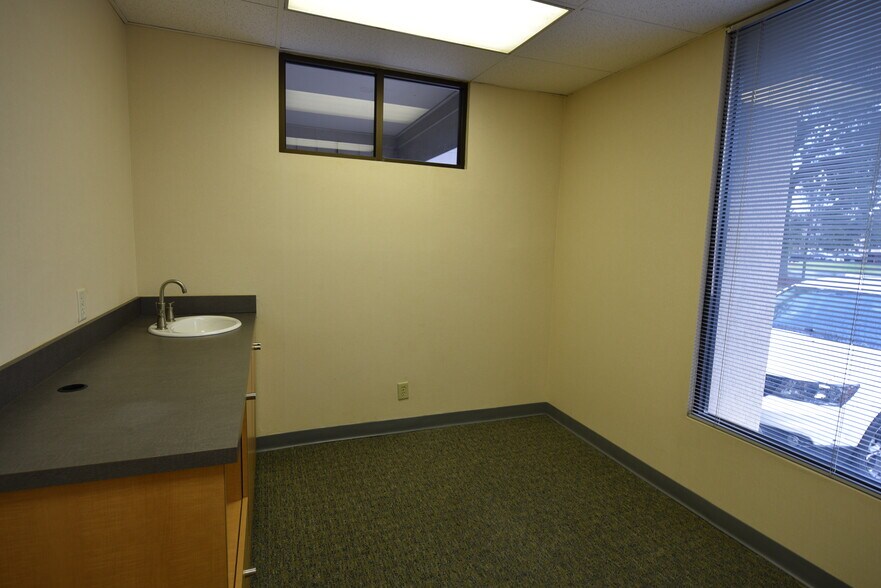 More Photos Of 9109 Baymeadows Rd, Jacksonville Medical For Lease