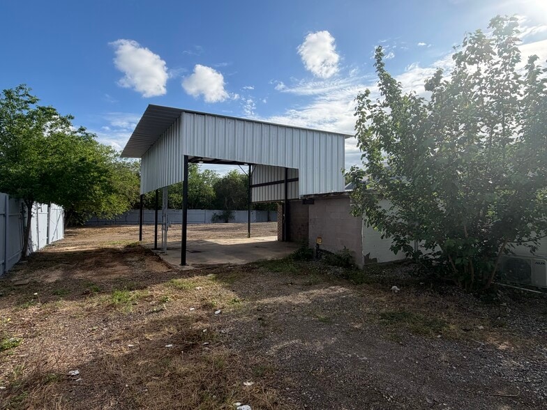 More Photos Of 418 Vine St, San Antonio Office Residential For Sale