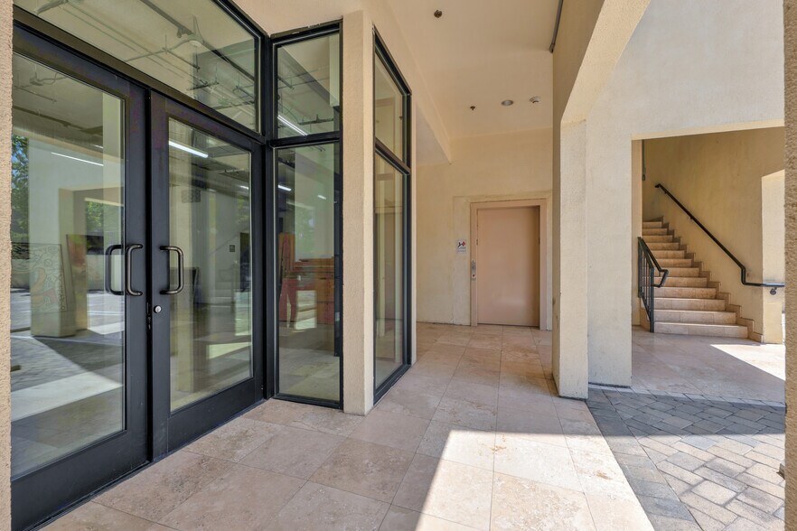 More Photos Of 4671-4681 Huntington Dr S, Los Angeles Storefront Retail Office For Lease