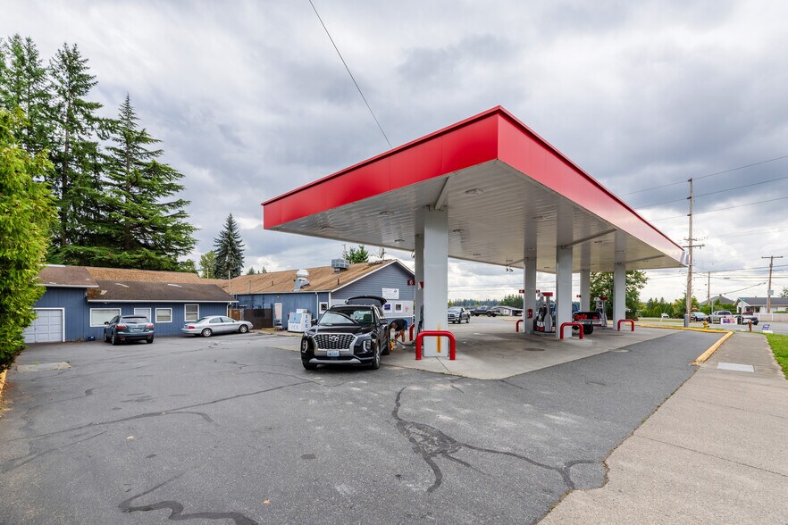 More Photos Of 32632 3rd Ave, Black Diamond Service Station For Sale