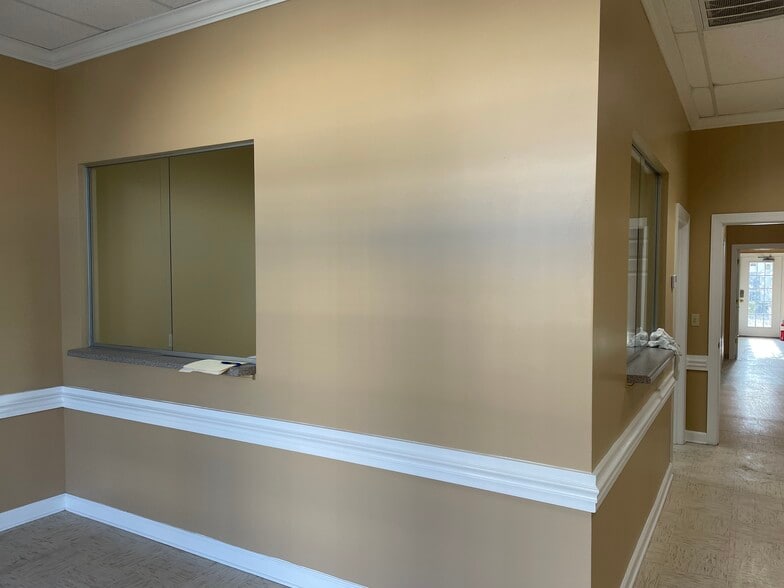 More Photos Of 6131 Shallowford Rd, Chattanooga Office For Sale