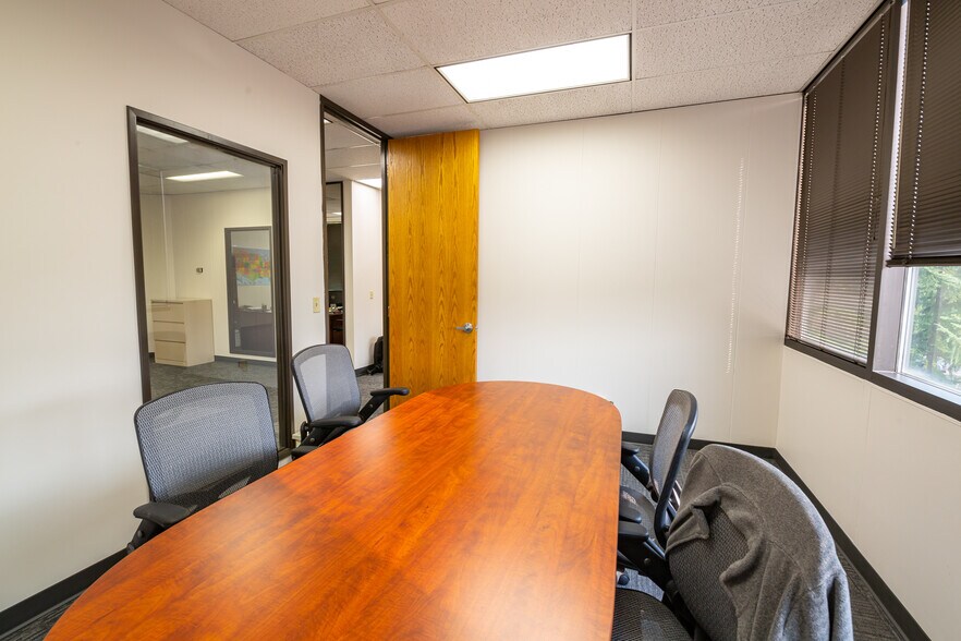 More Photos Of 6950 SW Hampton St, Tigard Office For Lease