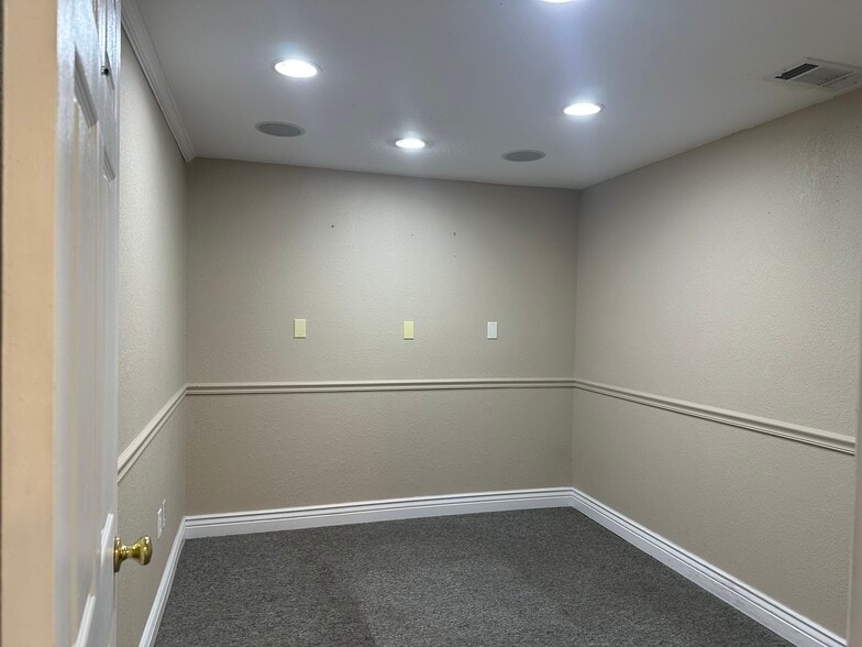 More Photos Of 9555 Sunbeam Center Dr, Jacksonville Warehouse For Sale