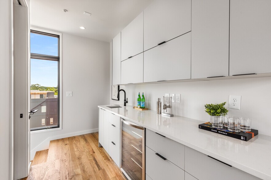 More Photos Of 105 Georgia Ave SE, Atlanta Apartments For Sale