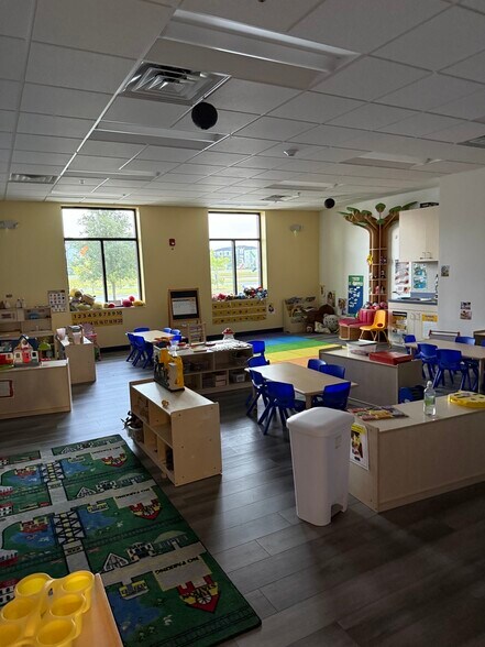 More Photos Of 3480 Royal Pines Dr, Orange Park General Retail For Lease