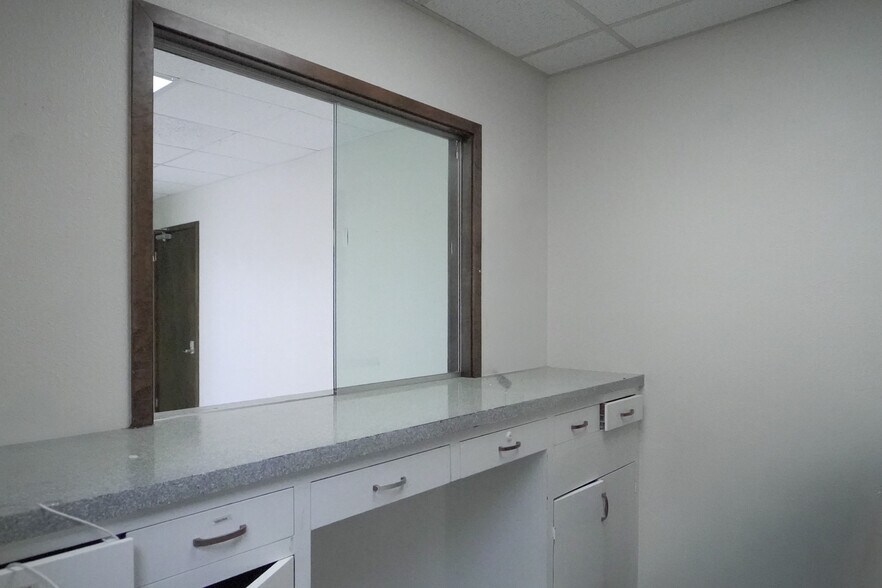 More Photos Of 402 E Guadalupe St, Victoria Freestanding For Sale