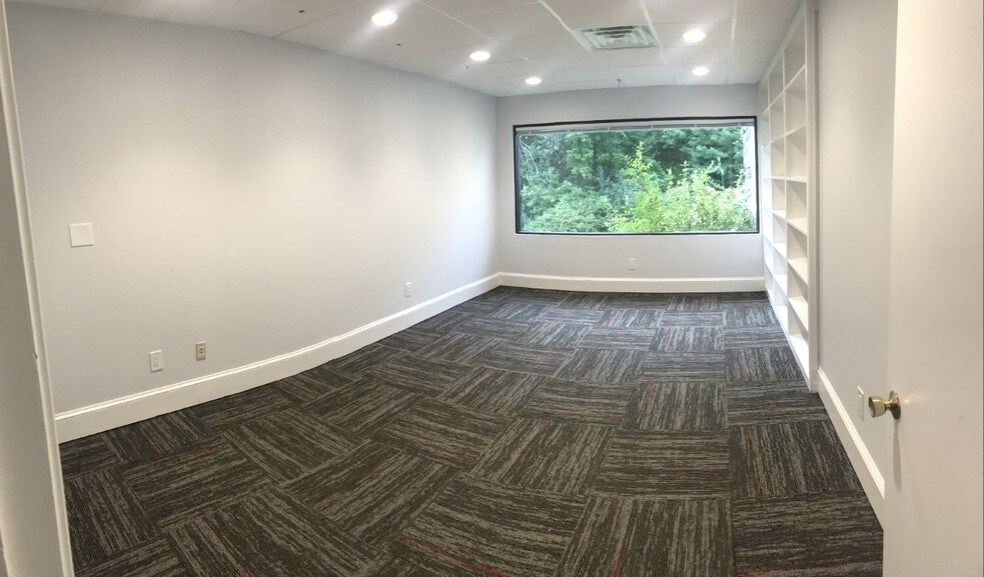 More Photos Of 206 Turnpike Rd, Southborough Office For Sale
