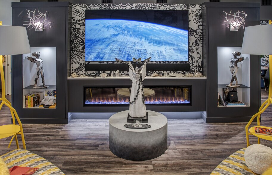 More Photos Of 5880 Shirley St, Naples Light Manufacturing For Sale