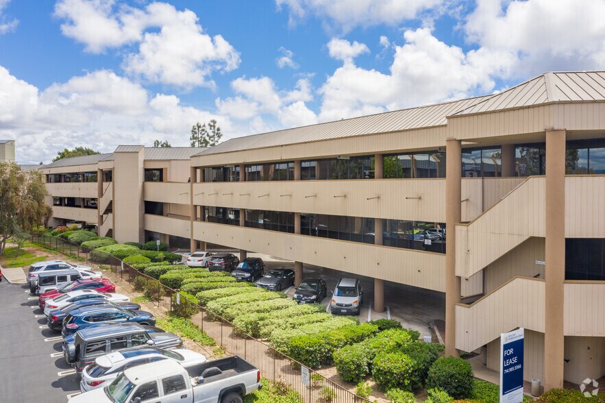More Photos Of 39 Creek Rd, Irvine Medical For Lease