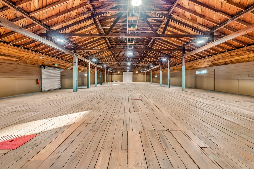 More Photos Of 8211 15th St, Medford Warehouse For Sale