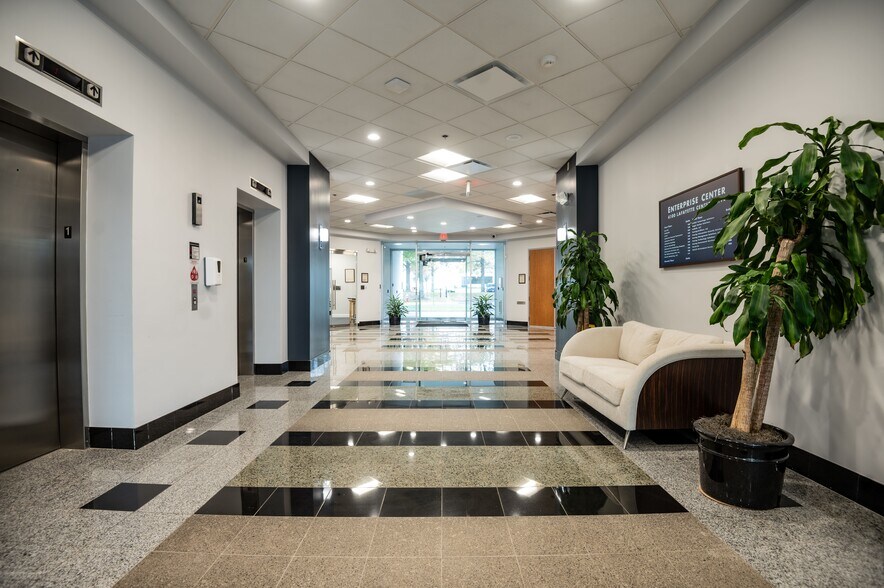 More Photos Of 4100 Lafayette Center Dr, Chantilly Industrial For Sale