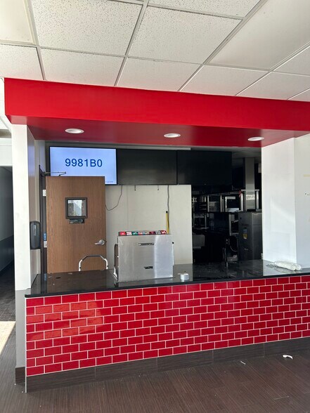 More Photos Of 300-310 S Riverside Ave, Rialto Fast Food For Lease
