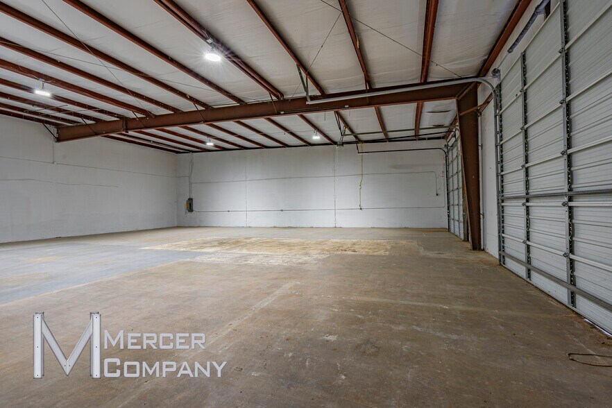 More Photos Of 801 Secretary Dr, Arlington Warehouse For Lease