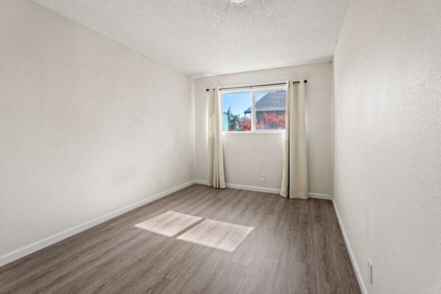 More Photos Of 2020 S Dora St, Ukiah Apartments For Sale