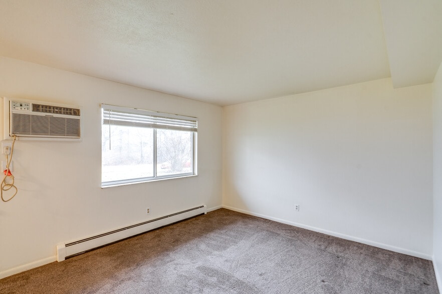 More Photos Of 2615 Ellet Ave, Akron Apartments For Sale