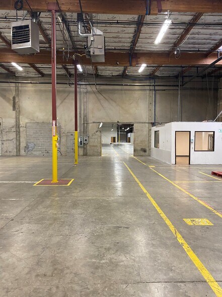 More Photos Of 2425-2515 NE Riverside Way, Portland Distribution For Lease