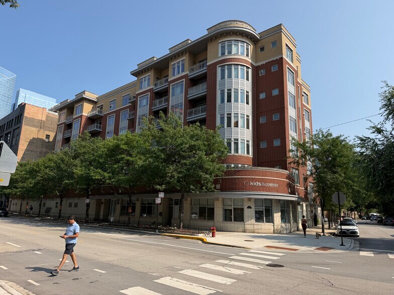 Primary Photo Of 657 W Fulton St, Chicago Apartments For Lease