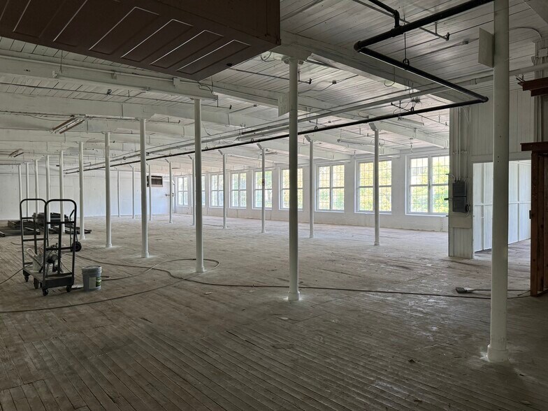 More Photos Of 176 Hartford Rd, Manchester Warehouse For Lease