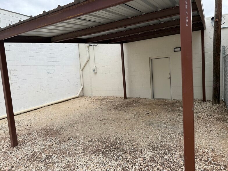 More Photos Of 1166 Butternut St, Abilene Flex For Lease