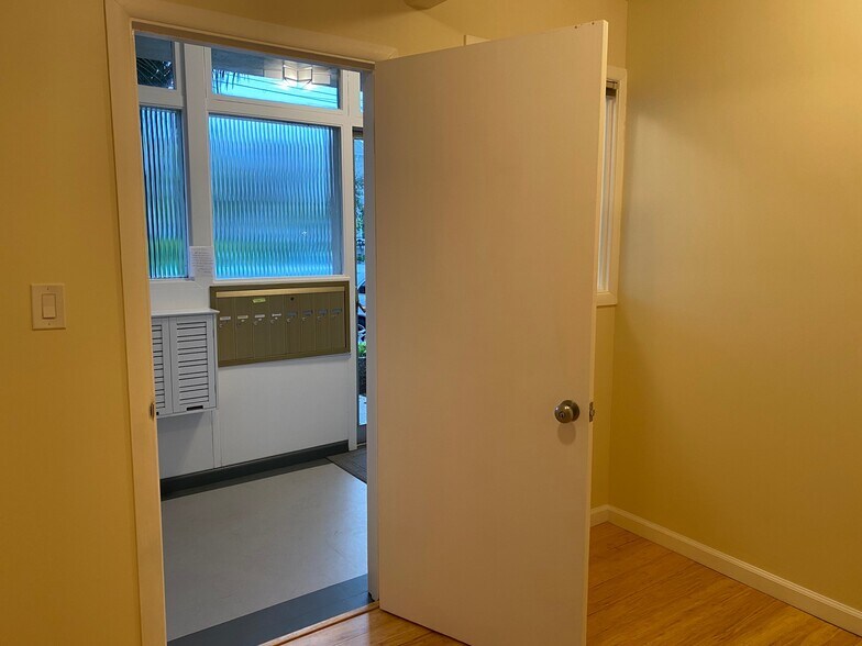 More Photos Of 3201-3215 Macarthur Blvd, Oakland Medical For Sale