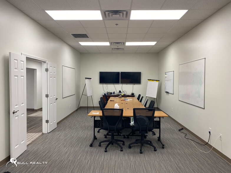 More Photos Of 210 E Lukken Industrial Dr, Lagrange Warehouse For Lease